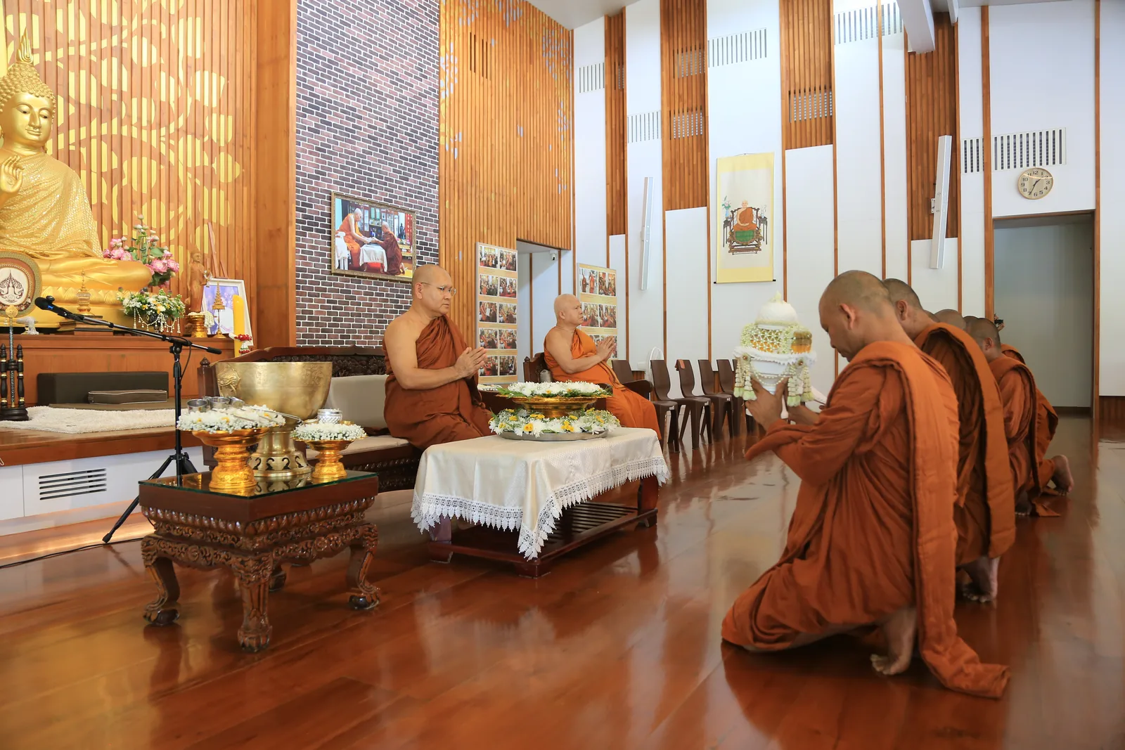 ประมวลภาพบรรยากาศ พิธีสรงน้ำท่านพระอาจารย์ในงานมุทิตาสักการะอายุวัฒนมงคล ๕๖ ปี